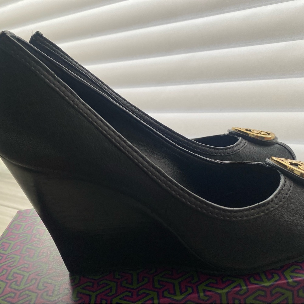 Tory Burch Aurelia Landed Capra Leat Wedge Size 9